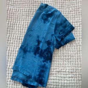 Lululemon marble blue top